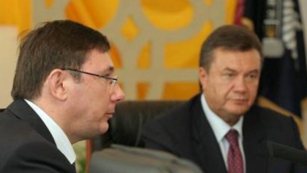 Янукович подал иск против Луценко