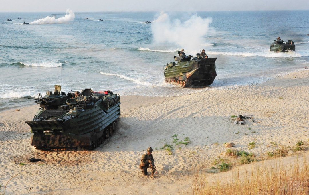 Порошенко из-за напряжения в Азовском море анонсировал расширение масштабов "Си Бриз"