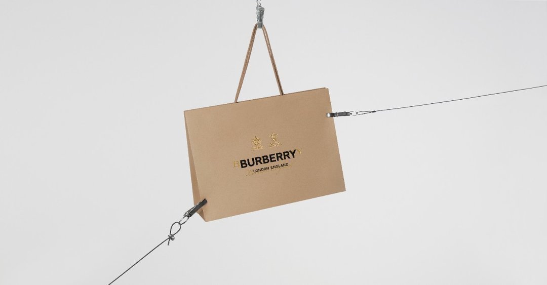 Burberry впервые начнет продавать одежду через Instagram