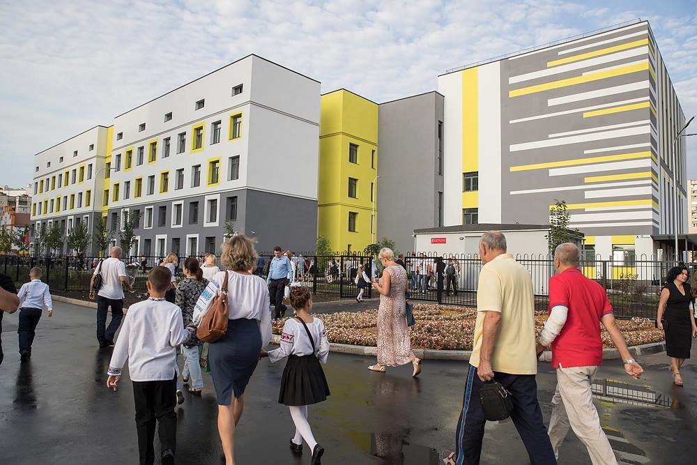 В Киеве открыли первую смарт-школу в стране (фото)