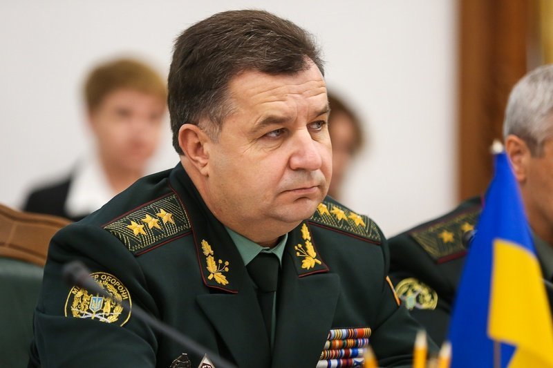 Министр обороны Полторак уволился с воинской службы
