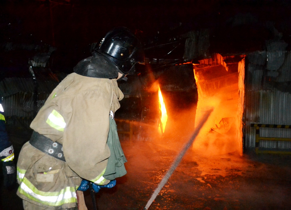 Пожар под Одессой: горел цех с пальмовым маслом