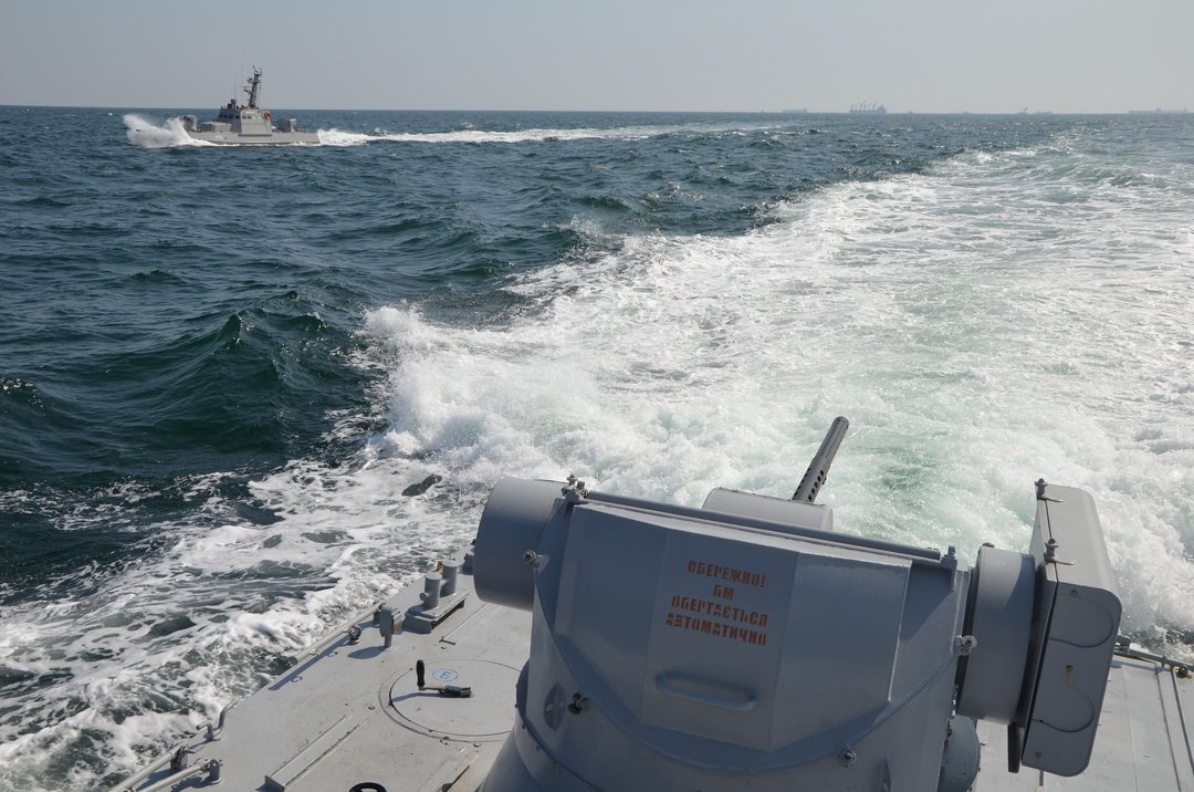 Россия открыла огонь по украинским кораблям в Керченском проливе
