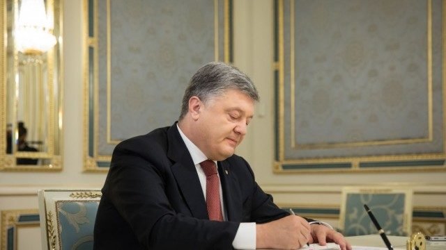 Порошенко подписал закон о признании ветеранов ОУН и УПА участниками боевых действий