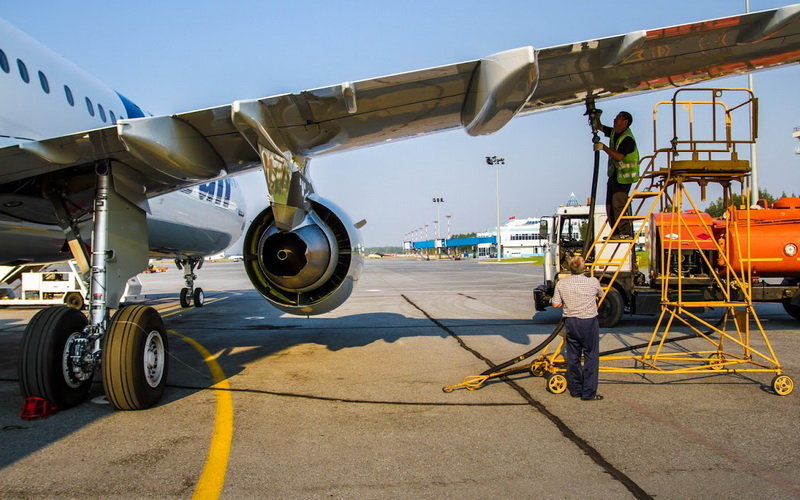 Какие компании занимаются заправкой самолетов в "Борисполе"