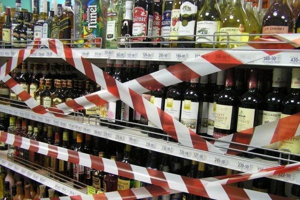 Трубы сгорят: Алкоголь может исчезнуть с полок российских магазинов