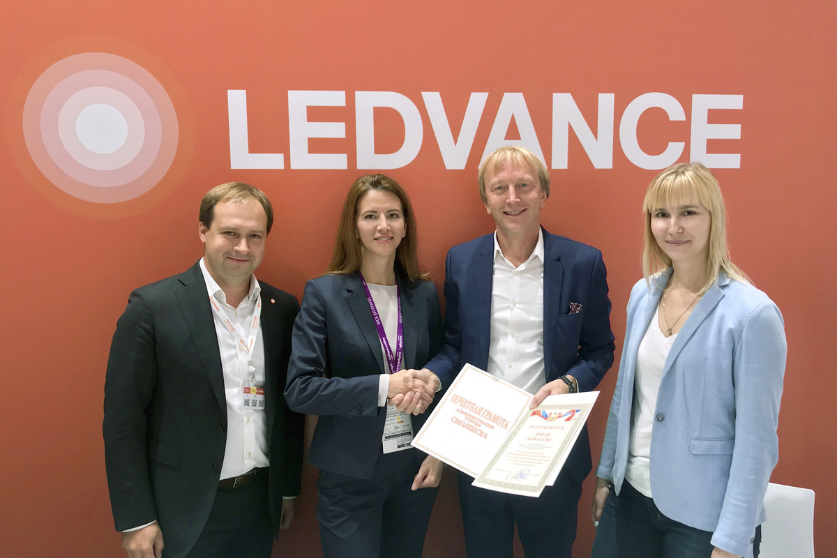 Ритейлер Leroy Merlin награжден почетной грамотой за поддержку смоленского завода LEDVANCE