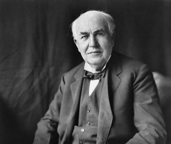 21 октября 1879 года Томас Алва Эдисон впервые испытал лампу накаливания с угольной нитью